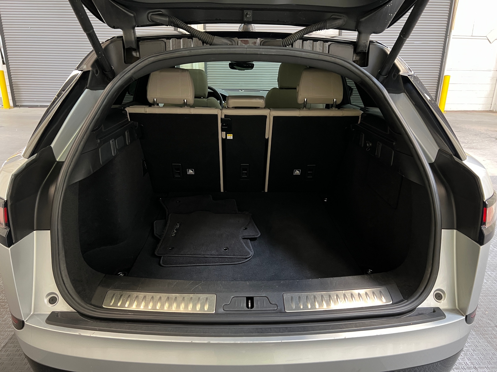 Thumbnail: 2020 Land Rover Range Rover Velar - 6