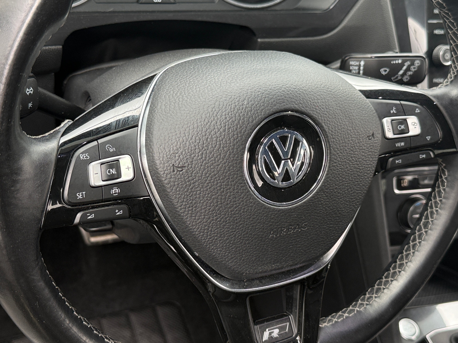 Thumbnail: 2020 Volkswagen Tiguan - 4
