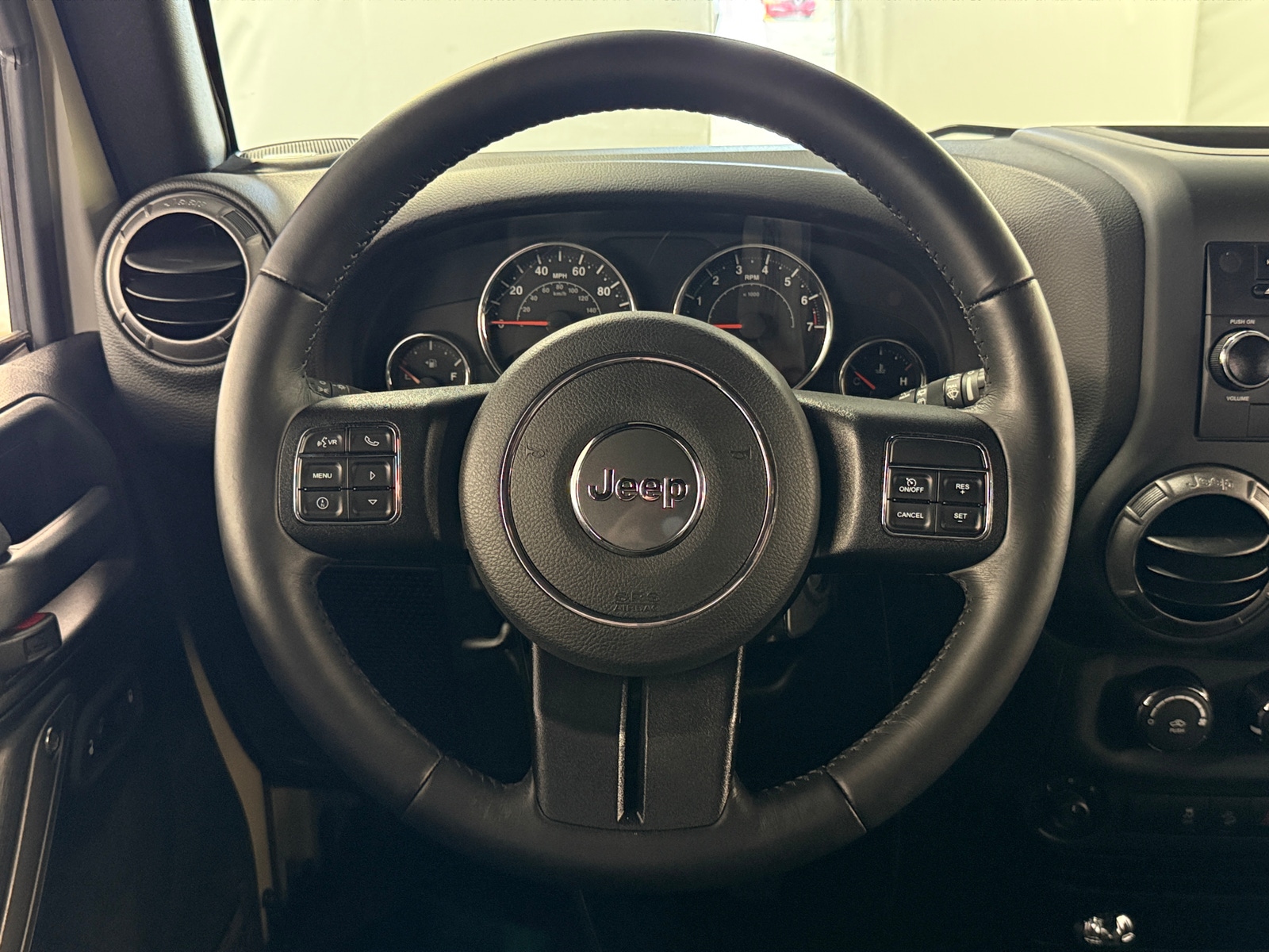 Thumbnail: 2017 Jeep Wrangler - 5
