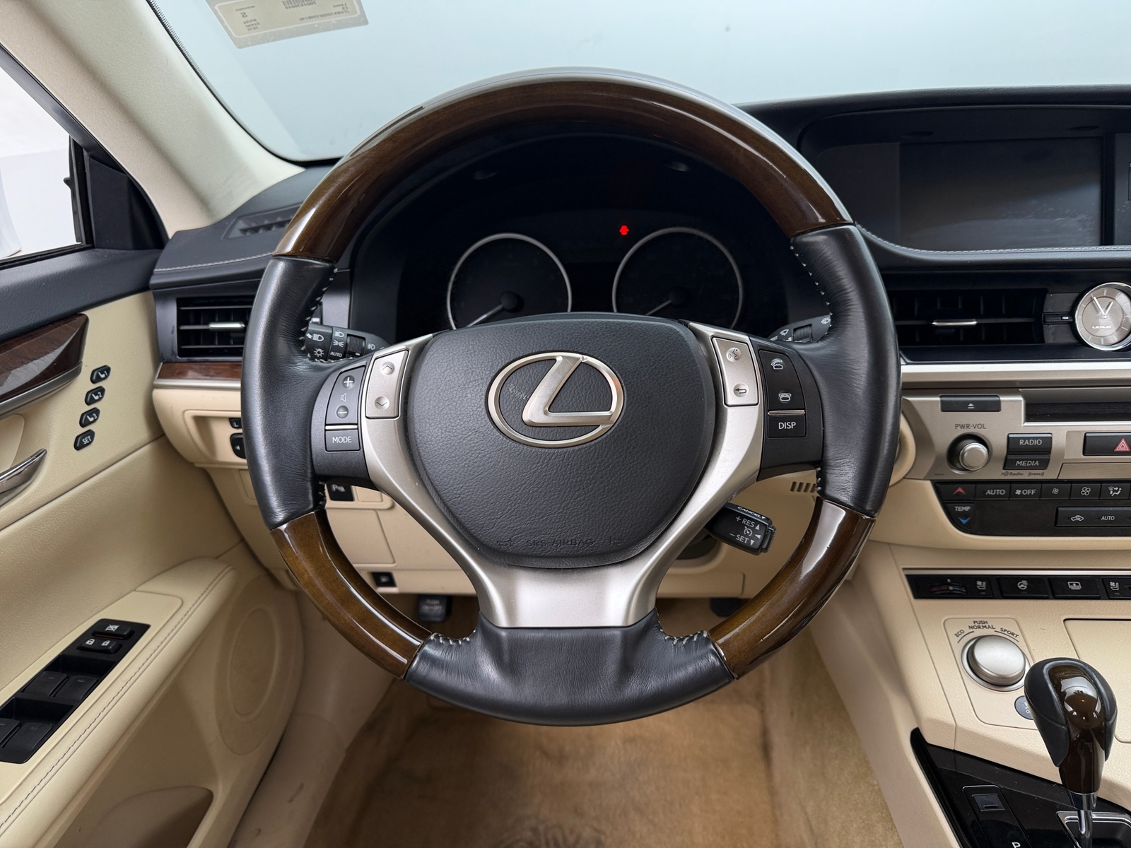 Thumbnail: 2015 Lexus ES - 4