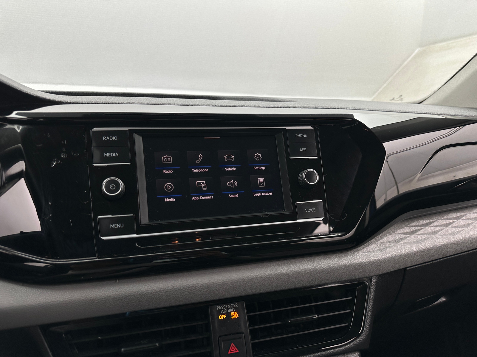 Thumbnail: 2022 Volkswagen Taos - 4