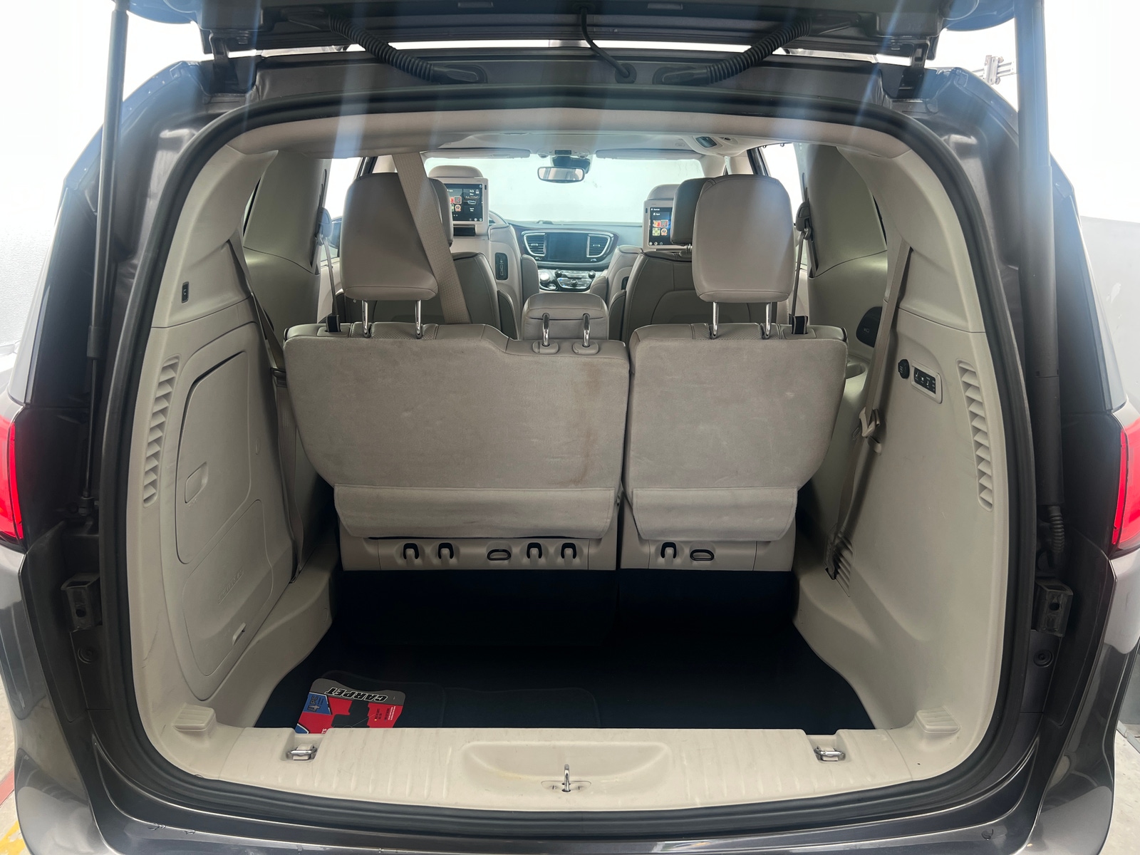 Thumbnail: 2020 Chrysler Pacifica - 6