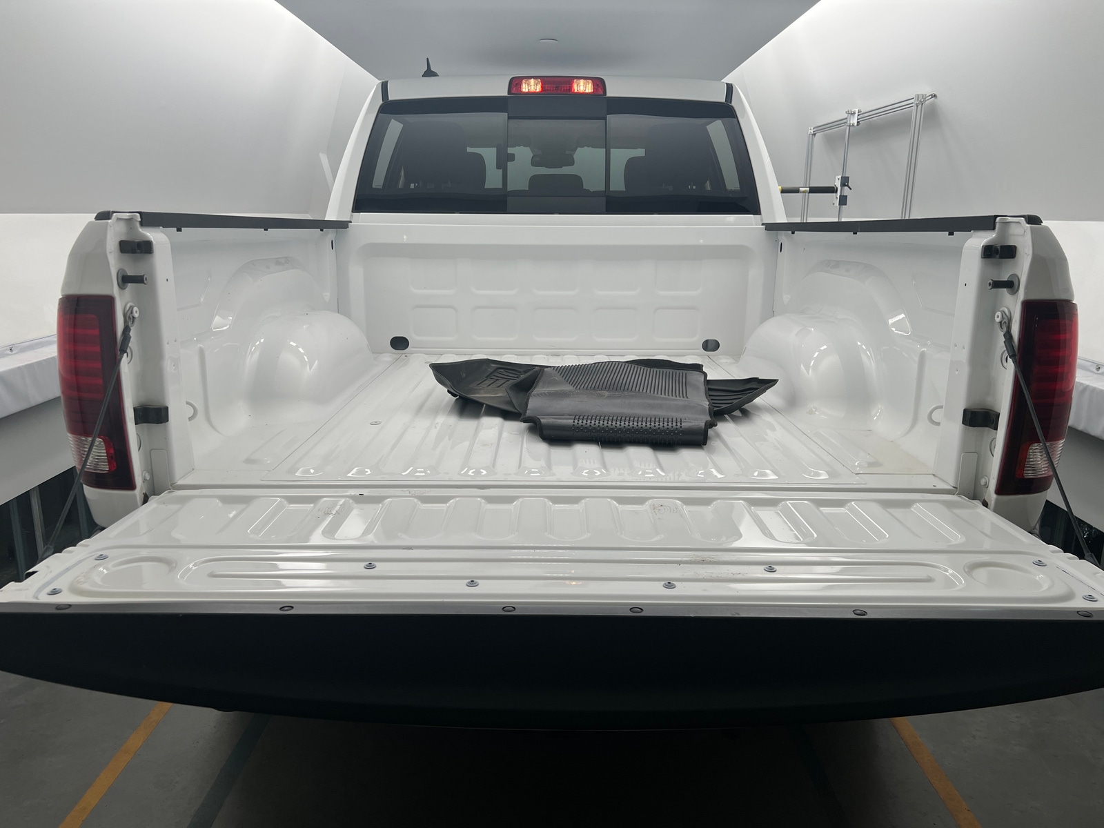 Thumbnail: 2020 RAM 1500 Classic - 7