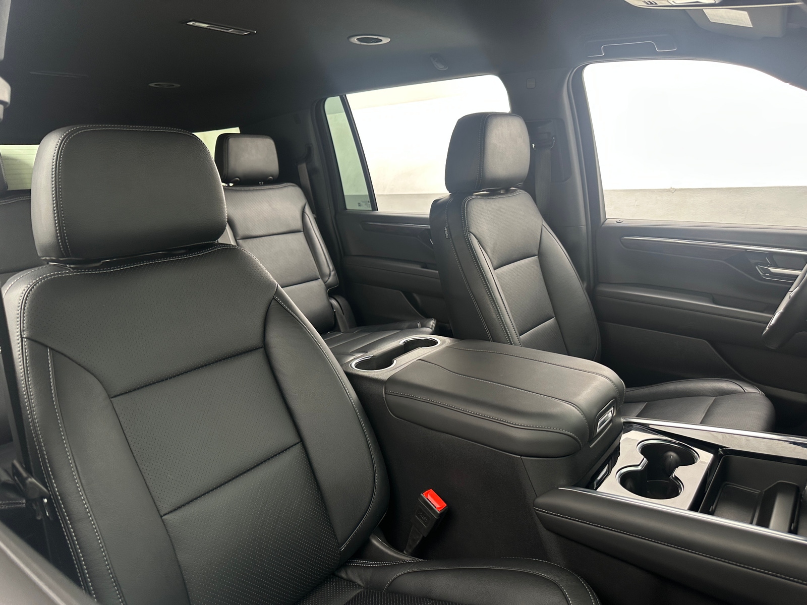 Thumbnail: 2025 Chevrolet Suburban - 2