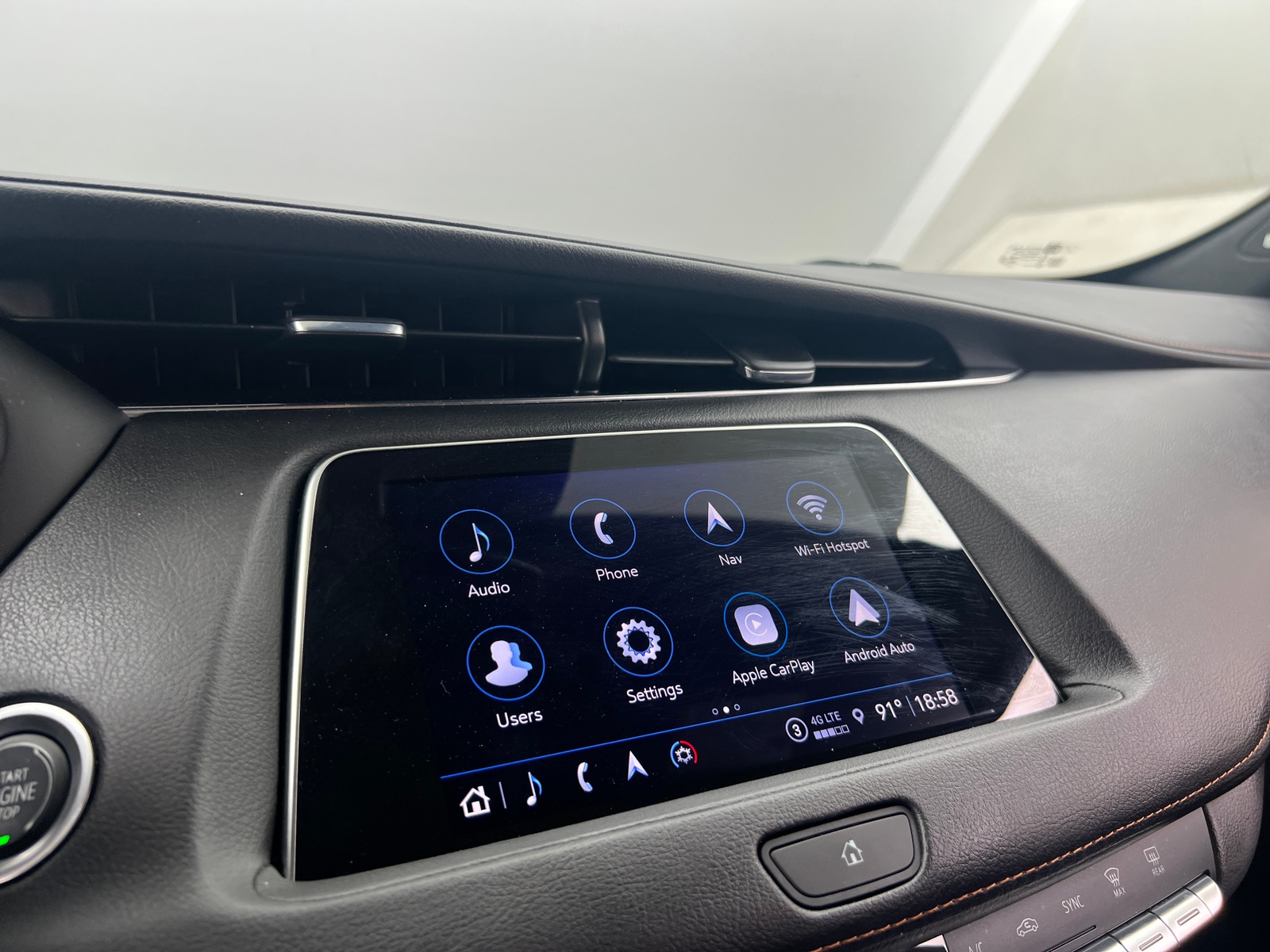 Thumbnail: 2023 Cadillac XT4 - 3