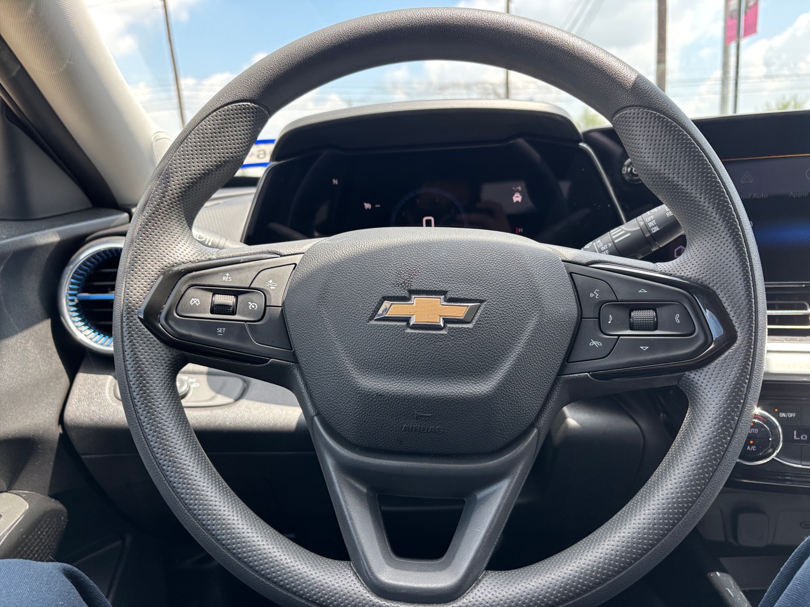 Thumbnail: 2025 Chevrolet Trax - 5