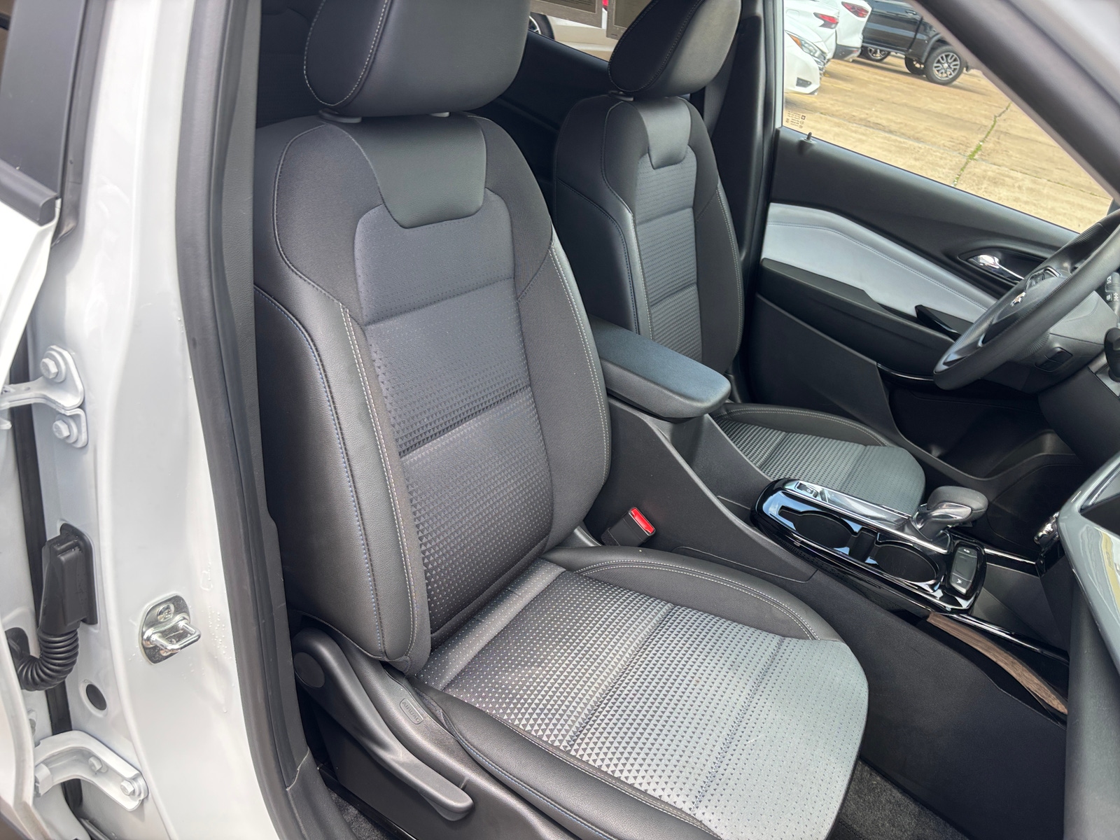 Thumbnail: 2025 Chevrolet Trax - 2