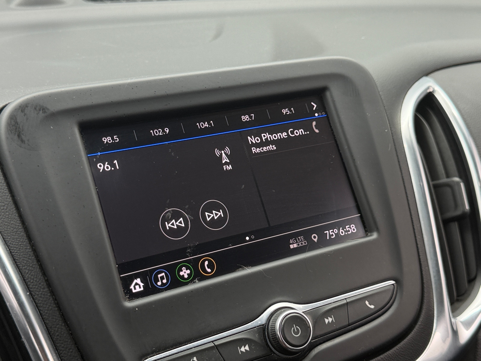 Thumbnail: 2021 Chevrolet Equinox - 4