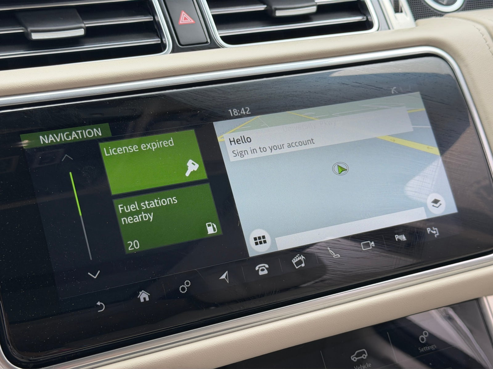 Thumbnail: 2020 Land Rover Range Rover - 3