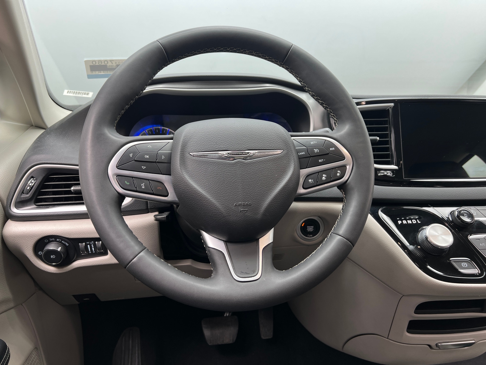Thumbnail: 2023 Chrysler Pacifica - 4
