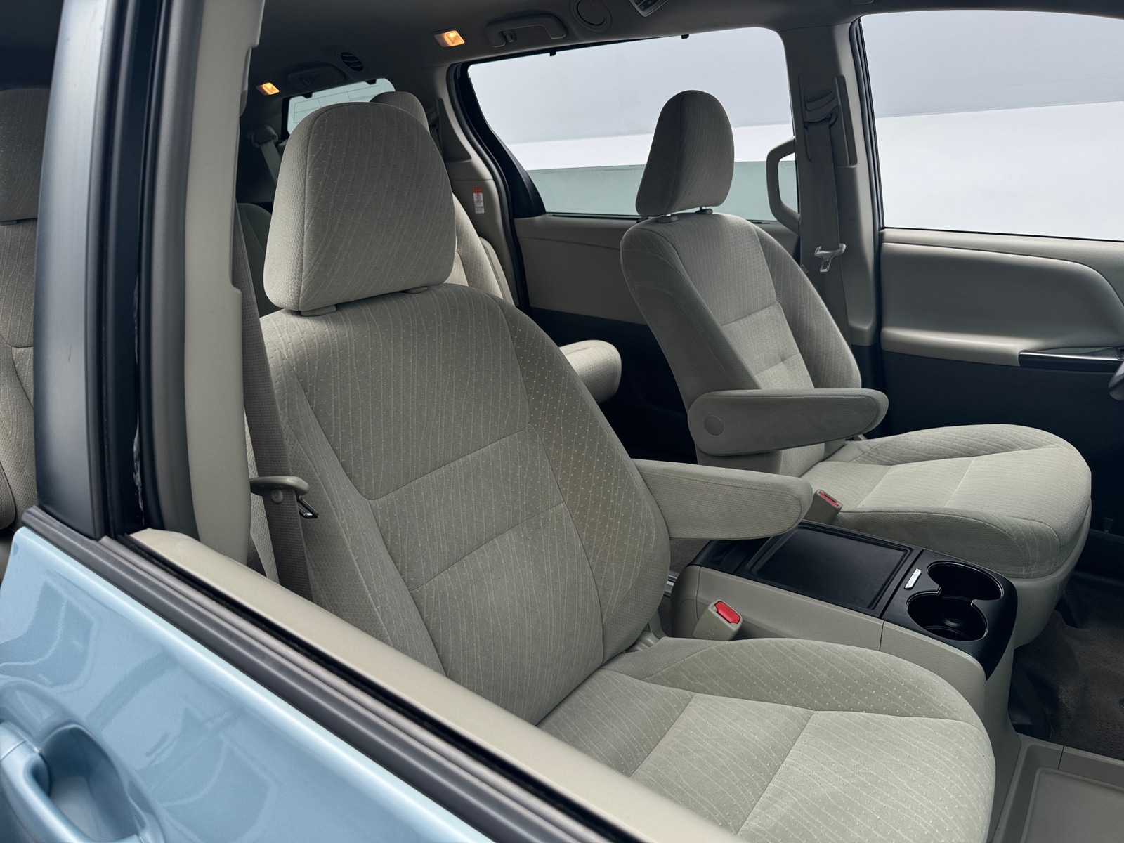 Thumbnail: 2017 Toyota Sienna - 2