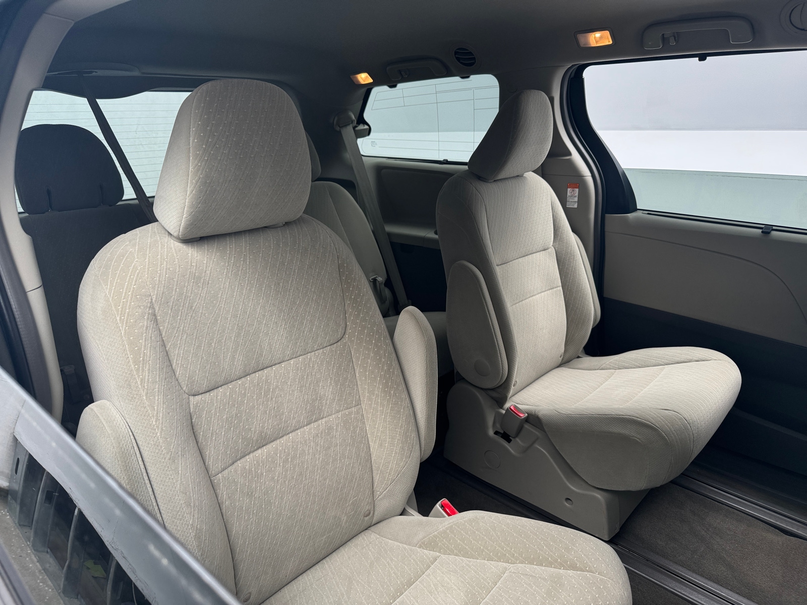 Thumbnail: 2017 Toyota Sienna - 6