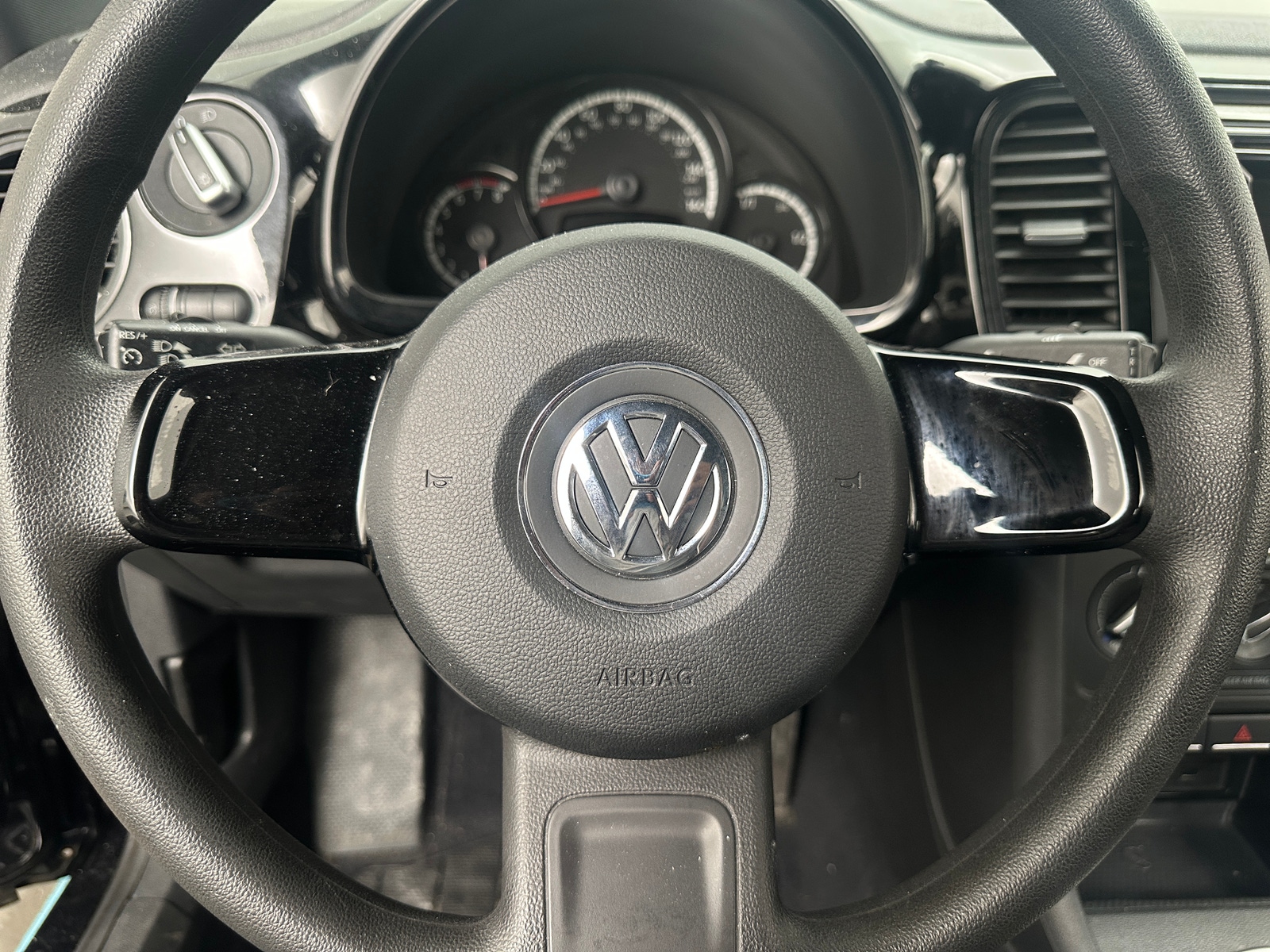 Thumbnail: 2016 Volkswagen Beetle - 5