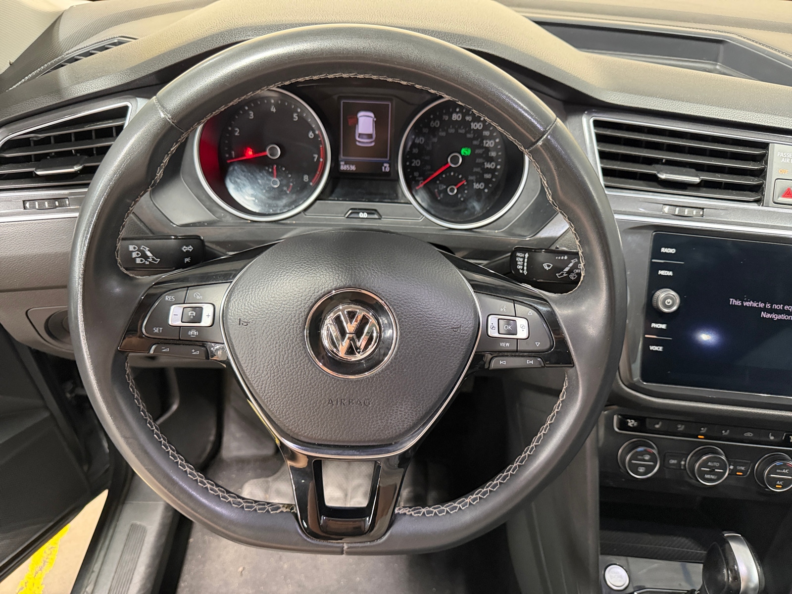 Thumbnail: 2021 Volkswagen Tiguan - 4