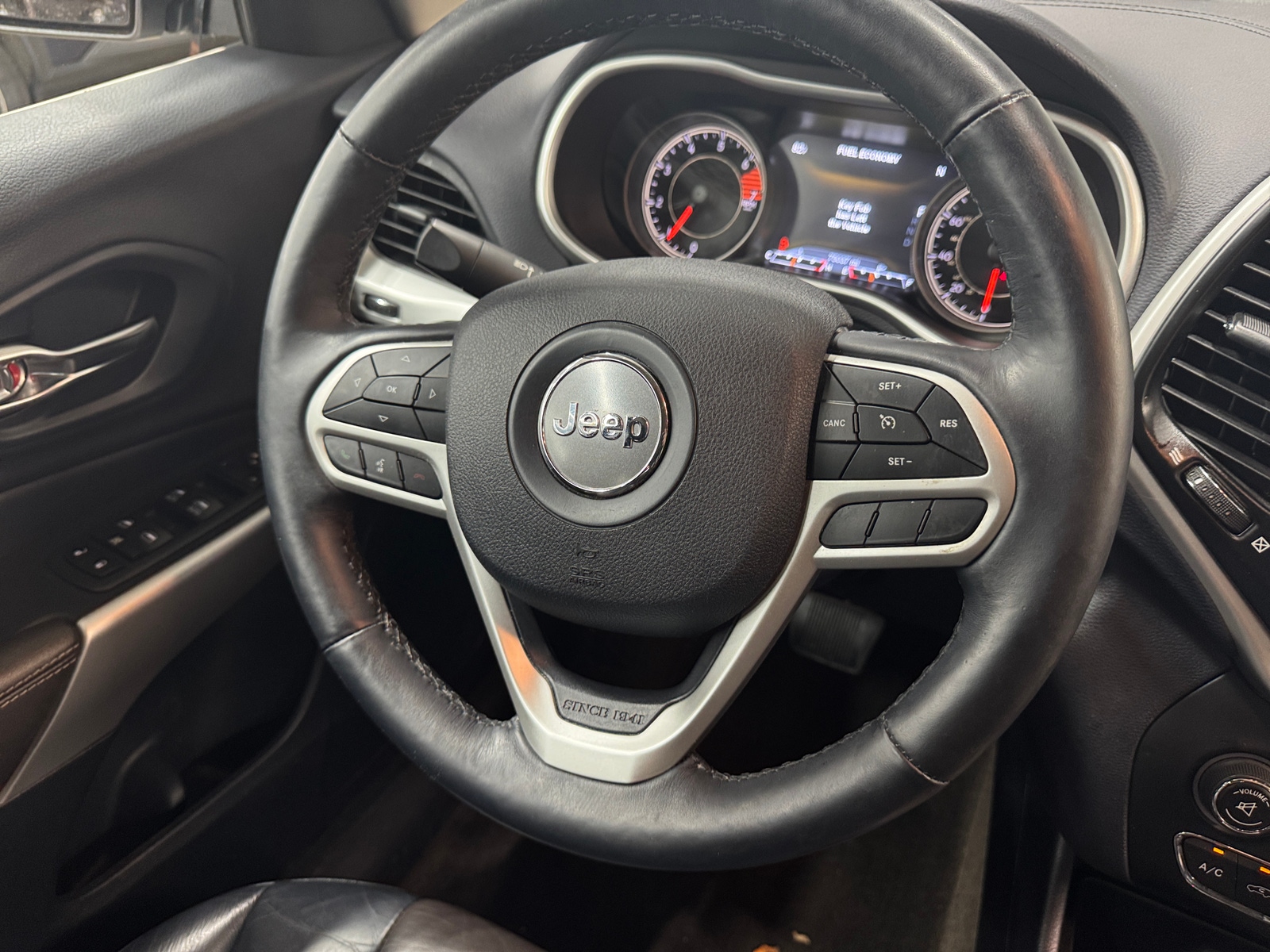Thumbnail: 2017 Jeep Cherokee - 4