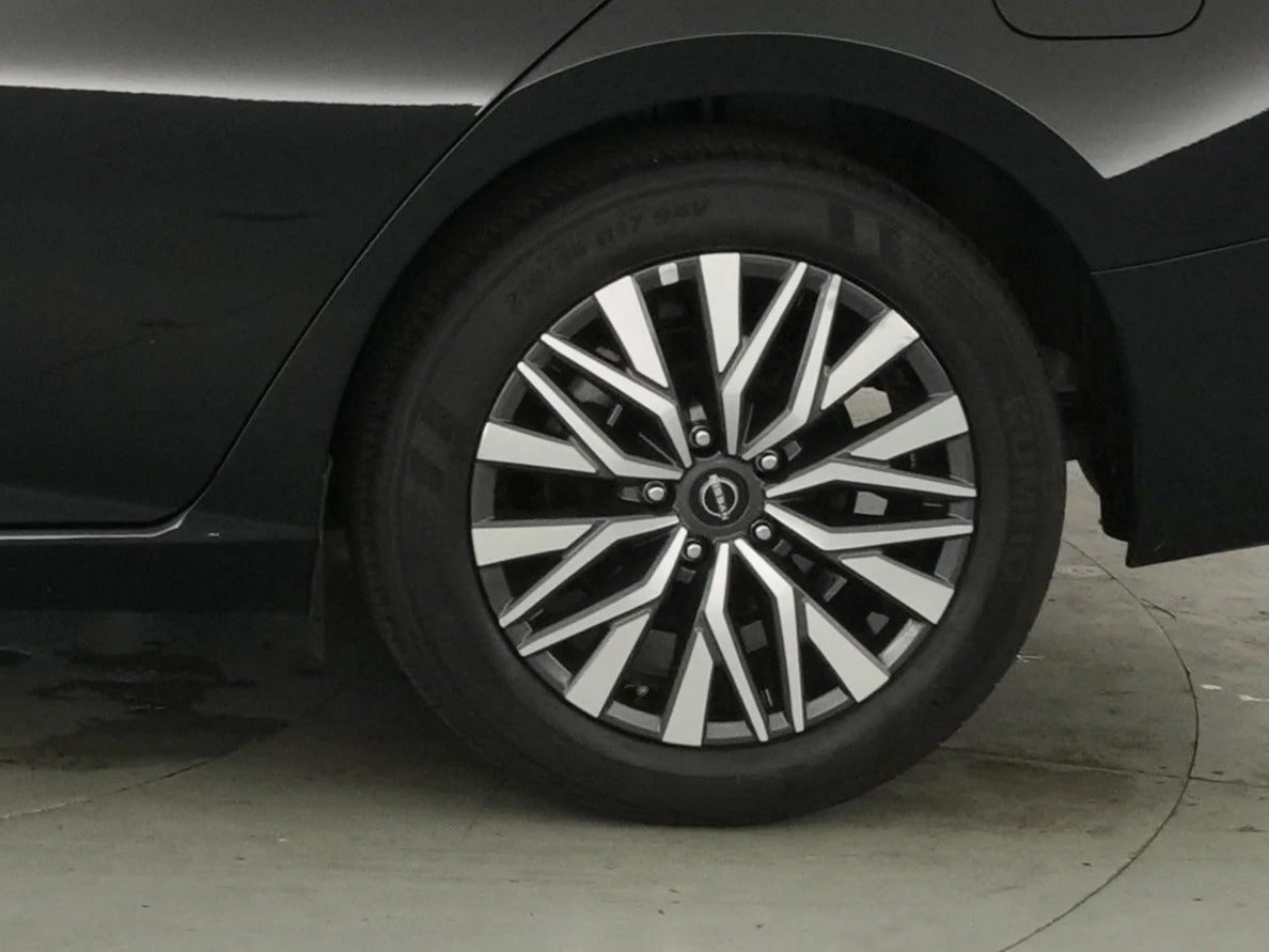 2025 Nissan Altima SV - Photo 15
