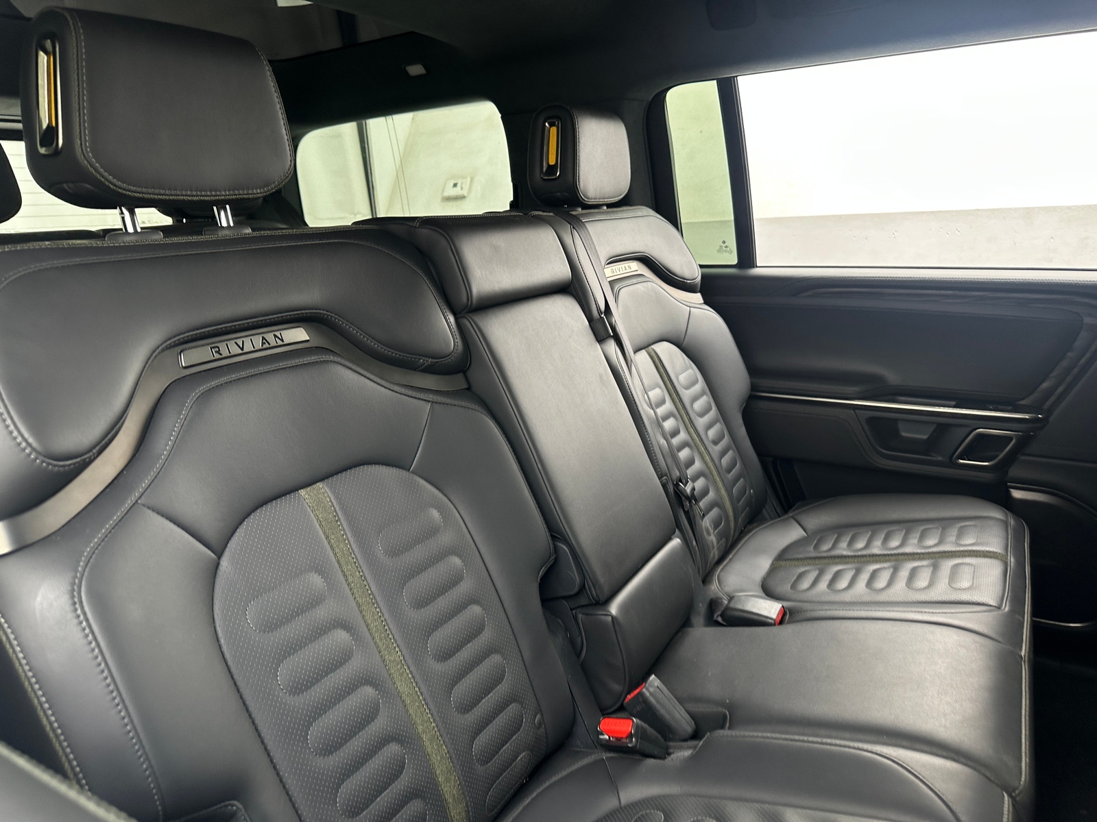 Thumbnail: 2022 Rivian R1S - 5