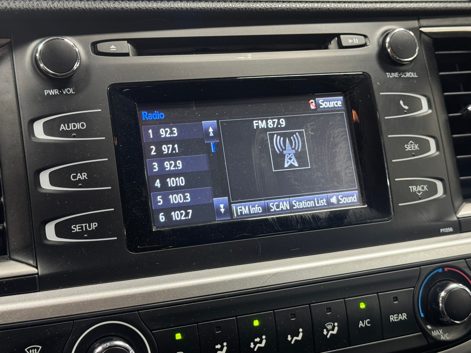Thumbnail: 2017 Toyota Highlander - 4