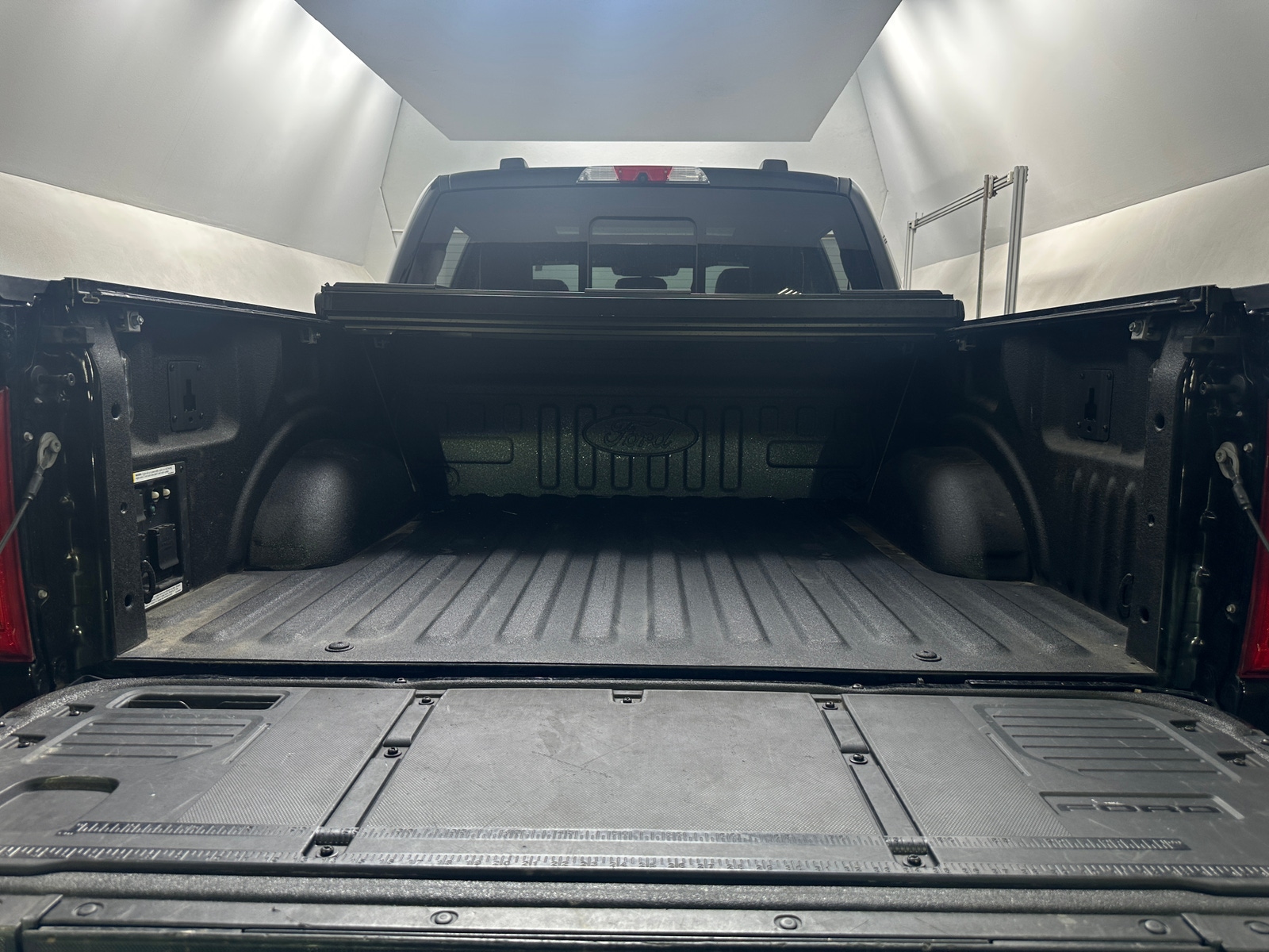 Thumbnail: 2021 Ford Econoline - 6