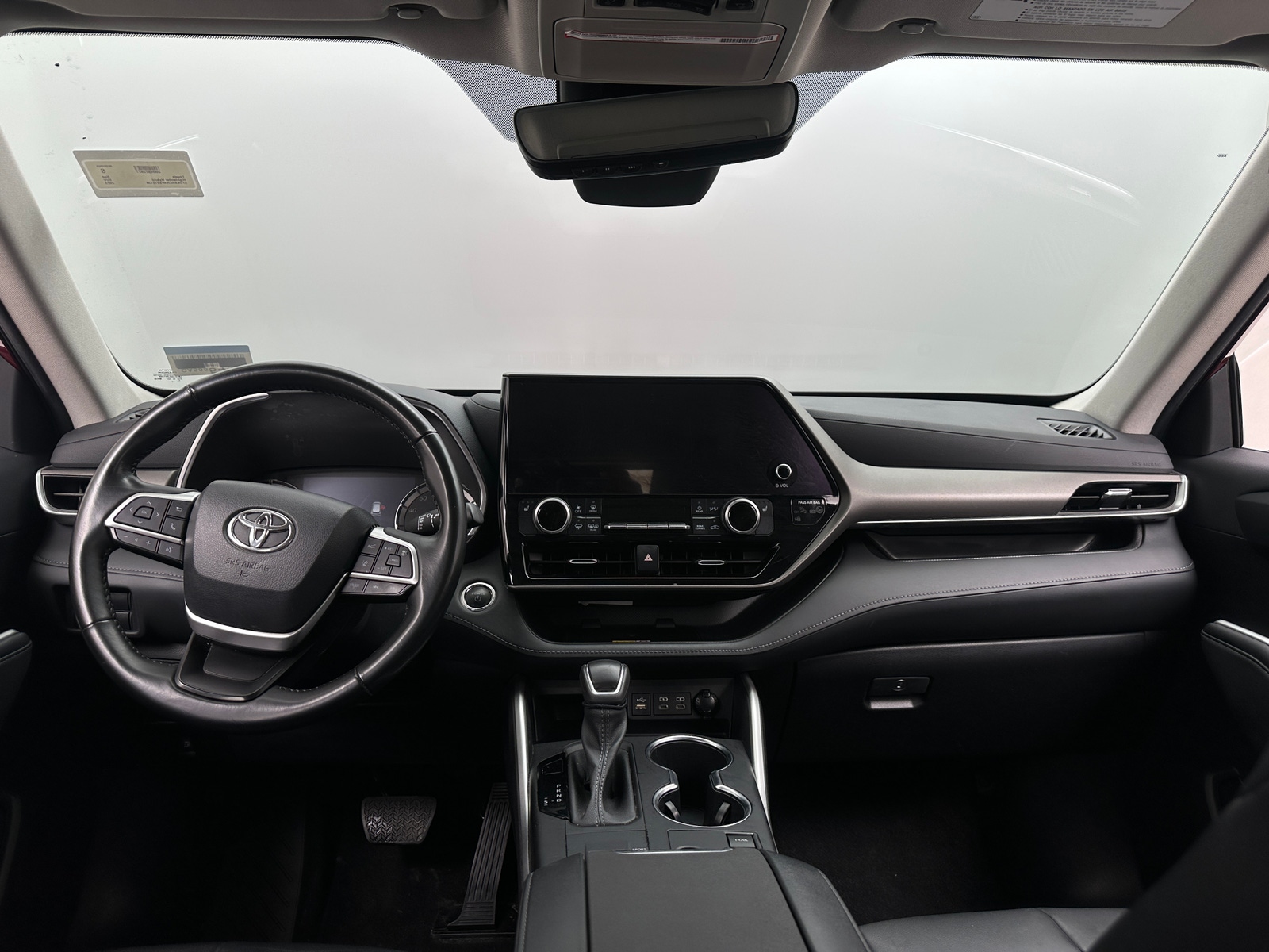 Thumbnail: 2023 Toyota Highlander - 2
