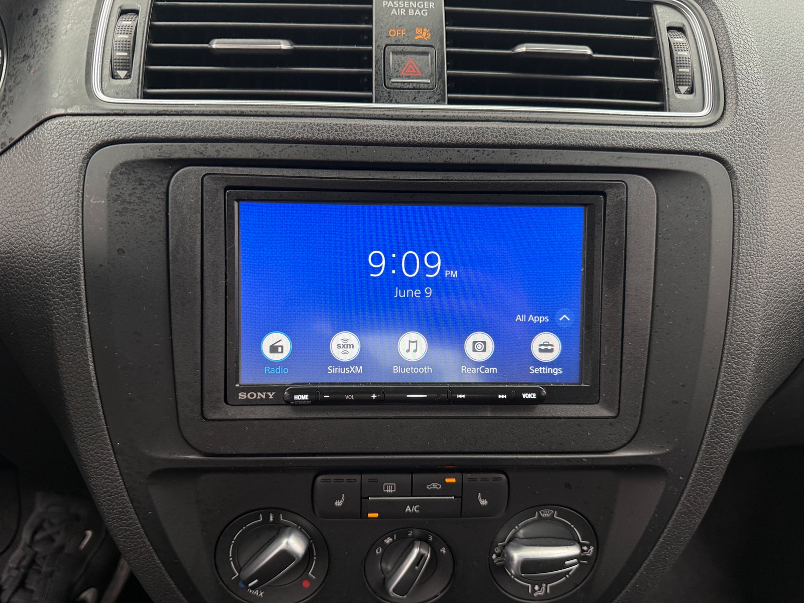 Thumbnail: 2017 Volkswagen Jetta - 3