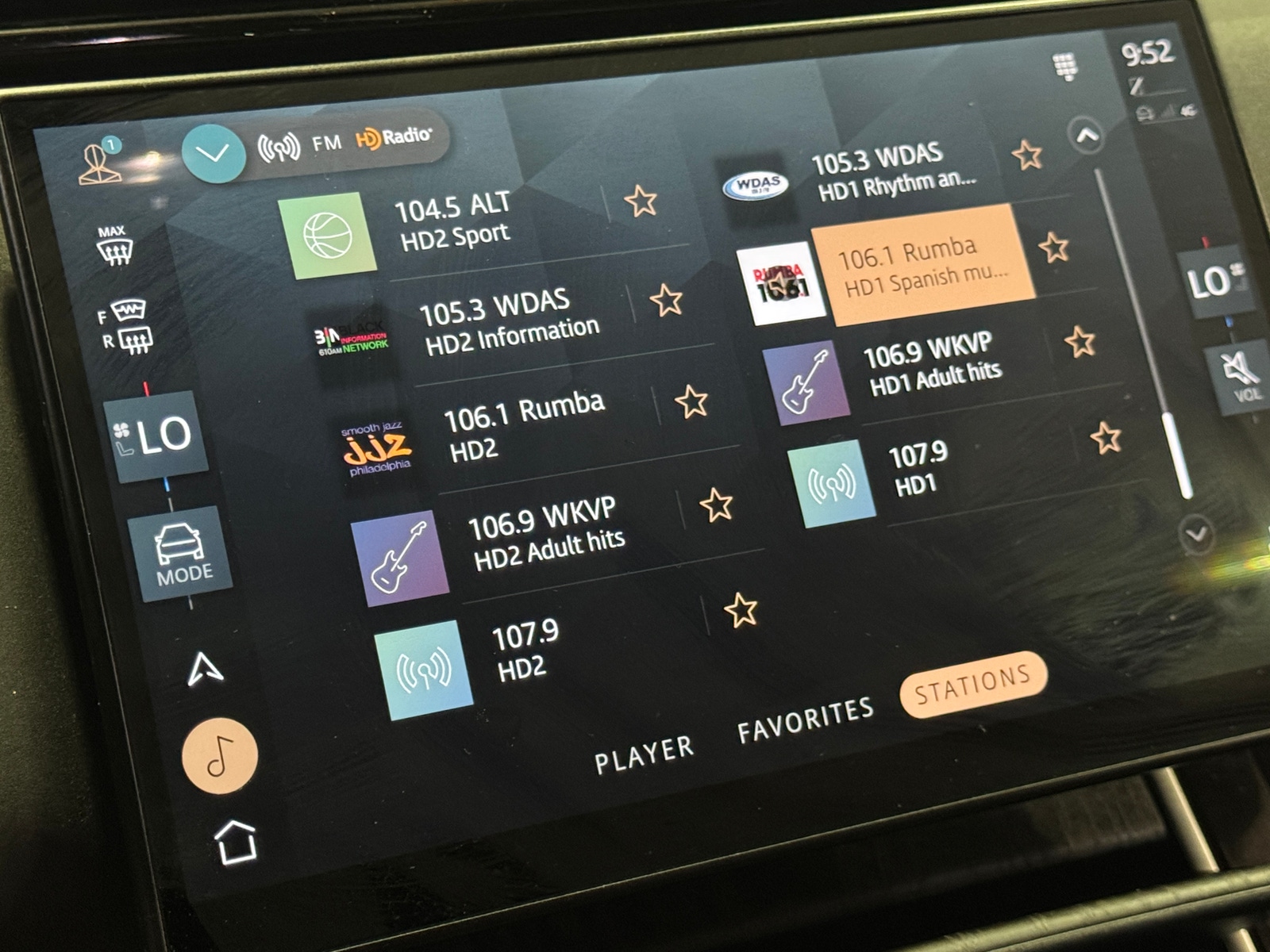Thumbnail: 2024 Land Rover Range Rover Velar - 3
