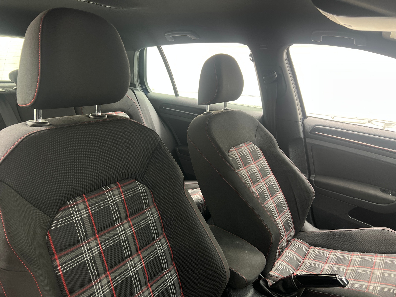 Thumbnail: 2016 Volkswagen Golf - 2