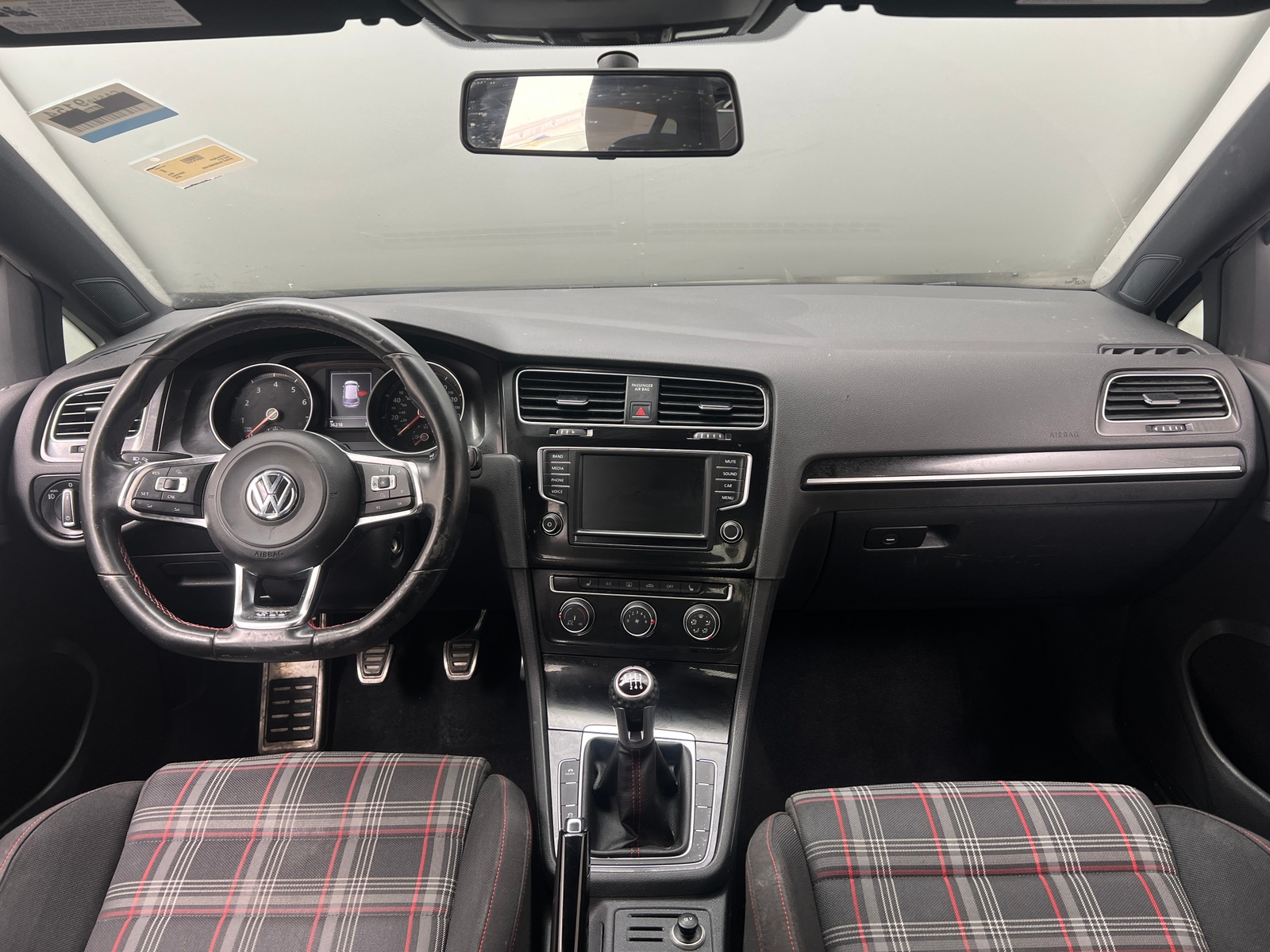 Thumbnail: 2016 Volkswagen Golf - 3
