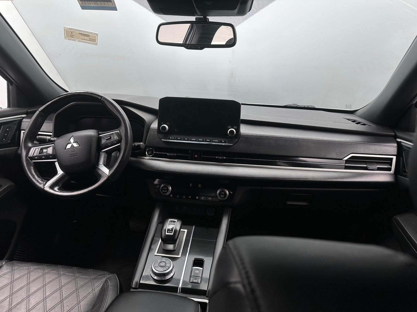 Thumbnail: 2023 Mitsubishi Outlander - 2