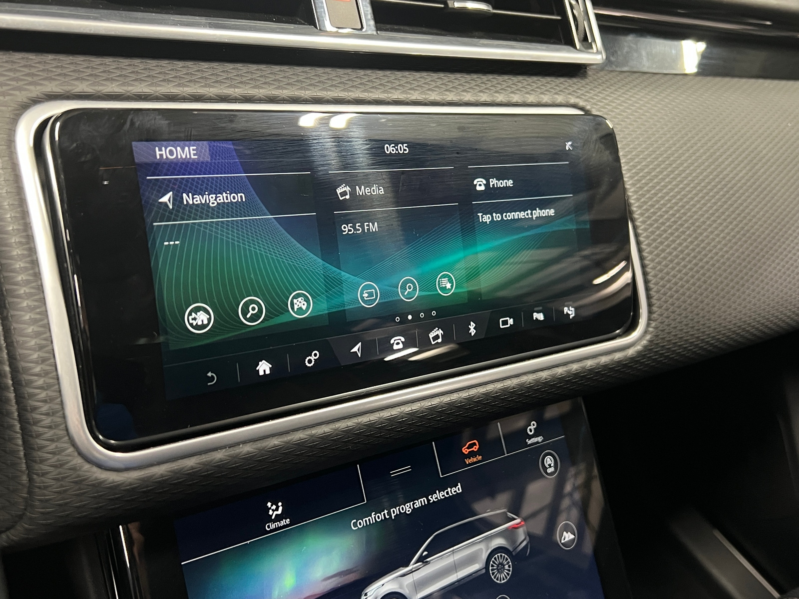 Thumbnail: 2020 Land Rover Range Rover Velar - 3