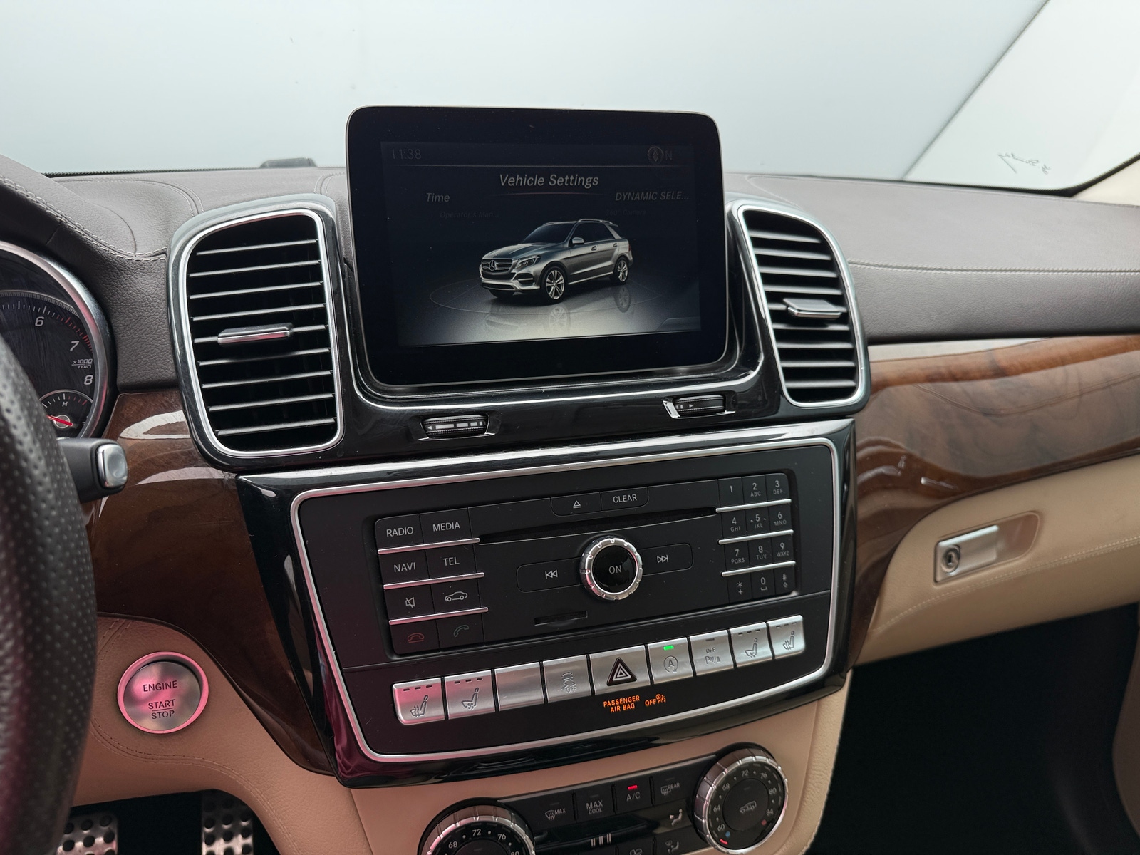 Thumbnail: 2017 Mercedes-Benz GLE - 3