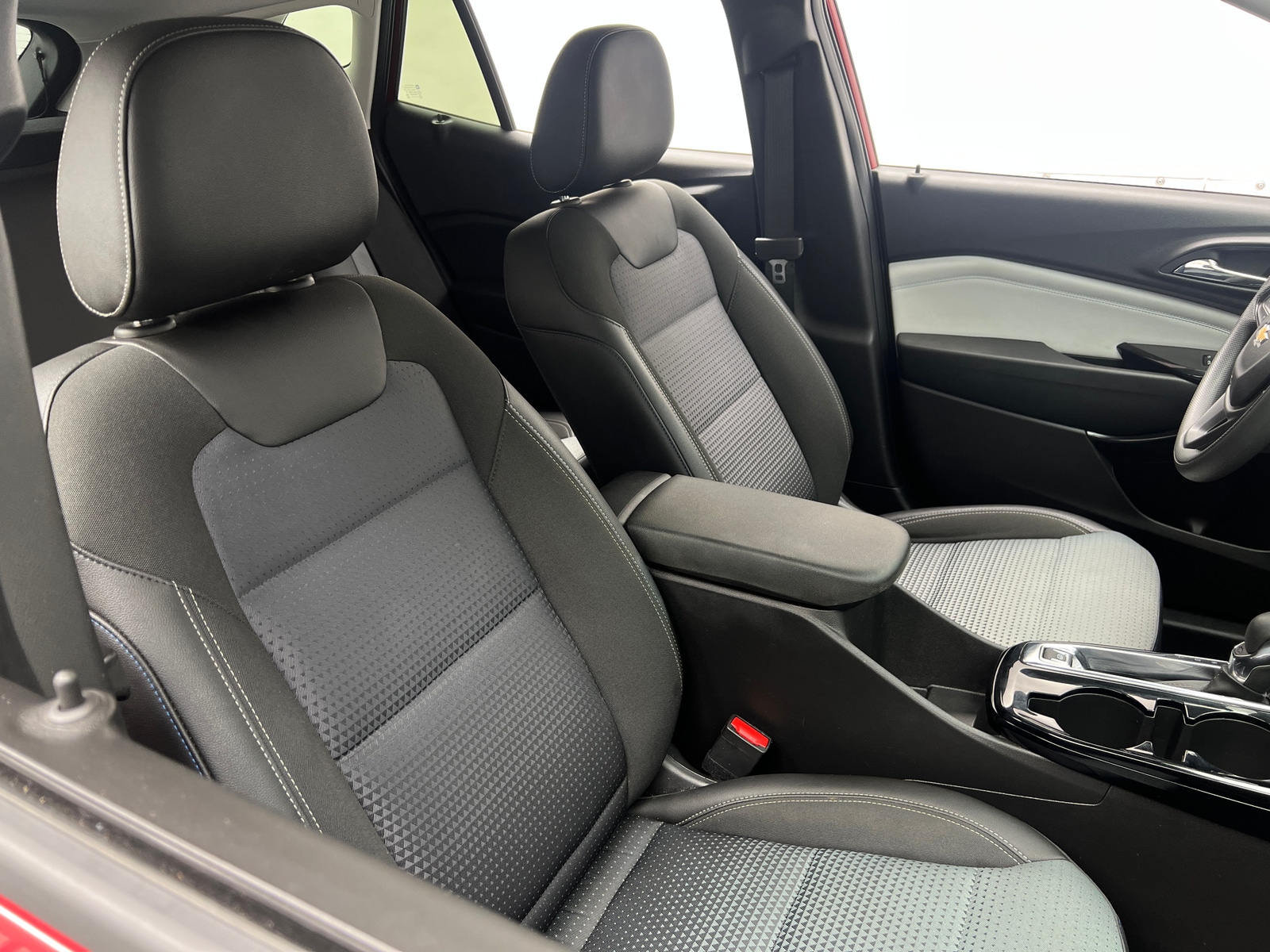 Thumbnail: 2025 Chevrolet Trax - 2