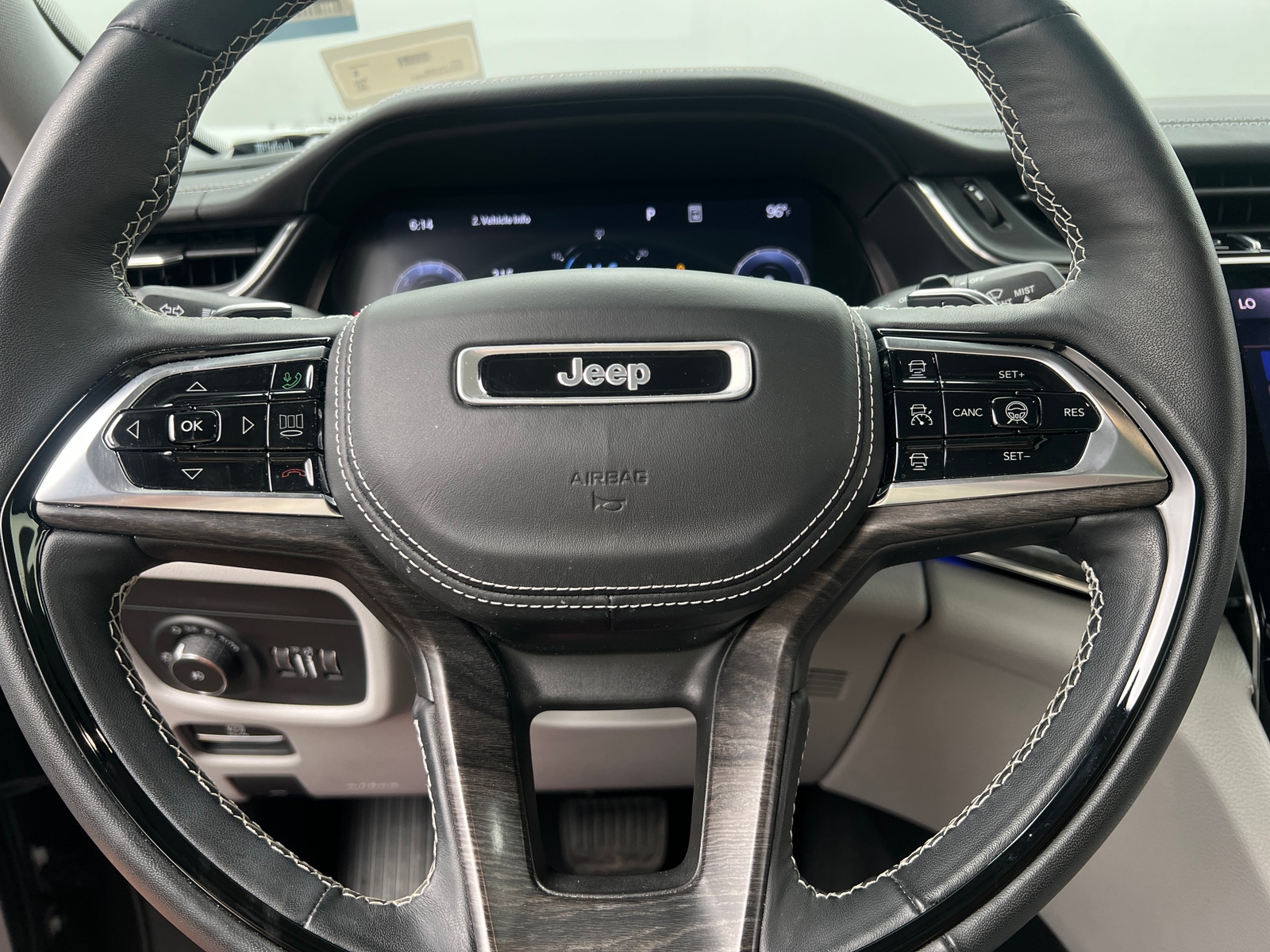 Thumbnail: 2023 Jeep Grand Cherokee - 4