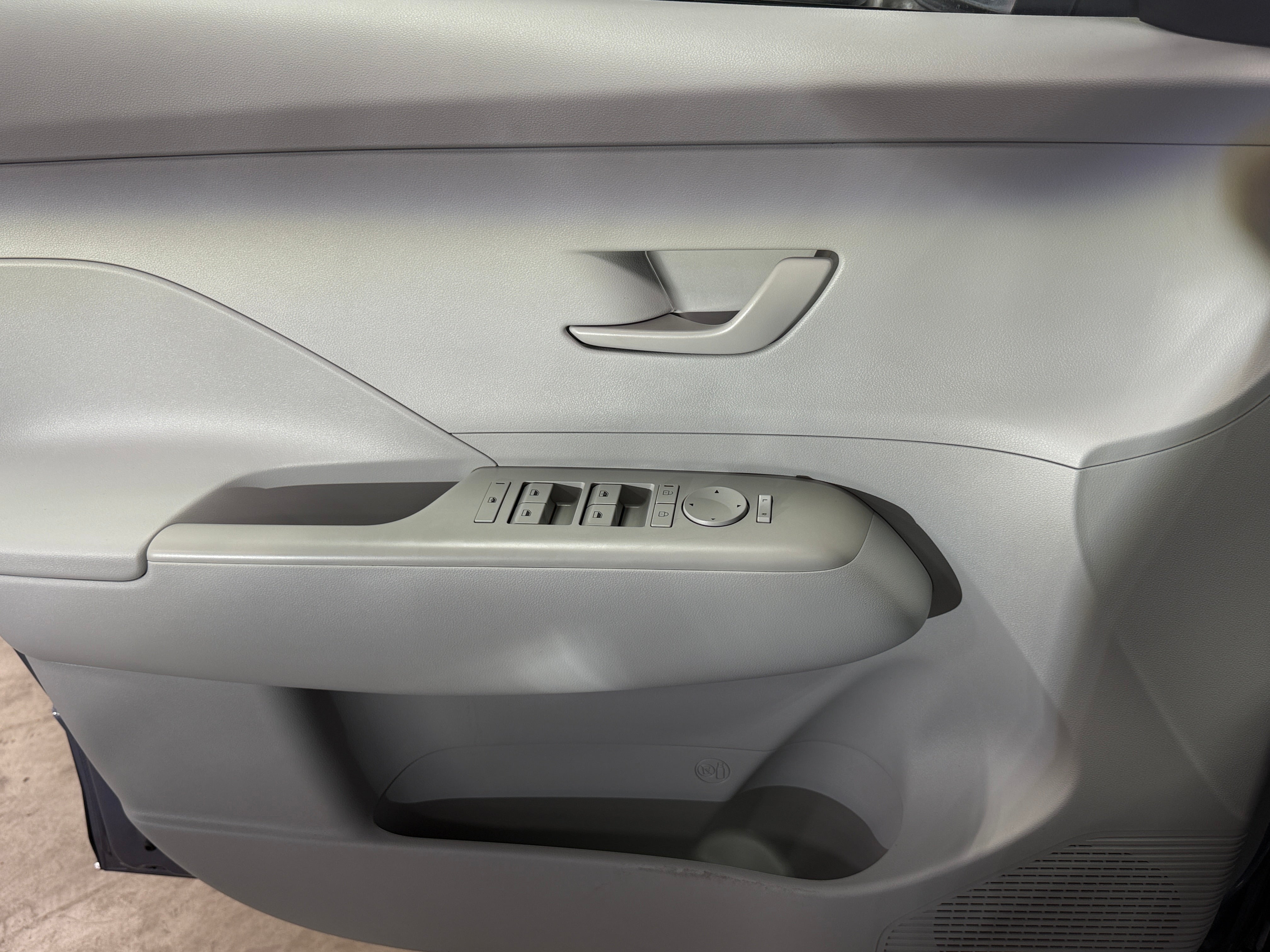 Used 2024 Hyundai Kona EV SE with VIN KM8HB3A75RU012057 for sale in Auburn, WA