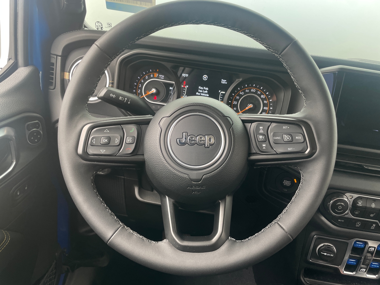 Thumbnail: 2025 Jeep Gladiator - 4