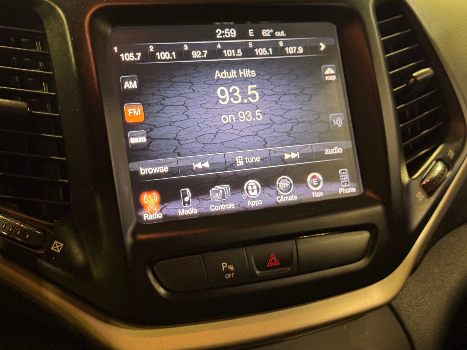 Thumbnail: 2018 Jeep Cherokee - 3