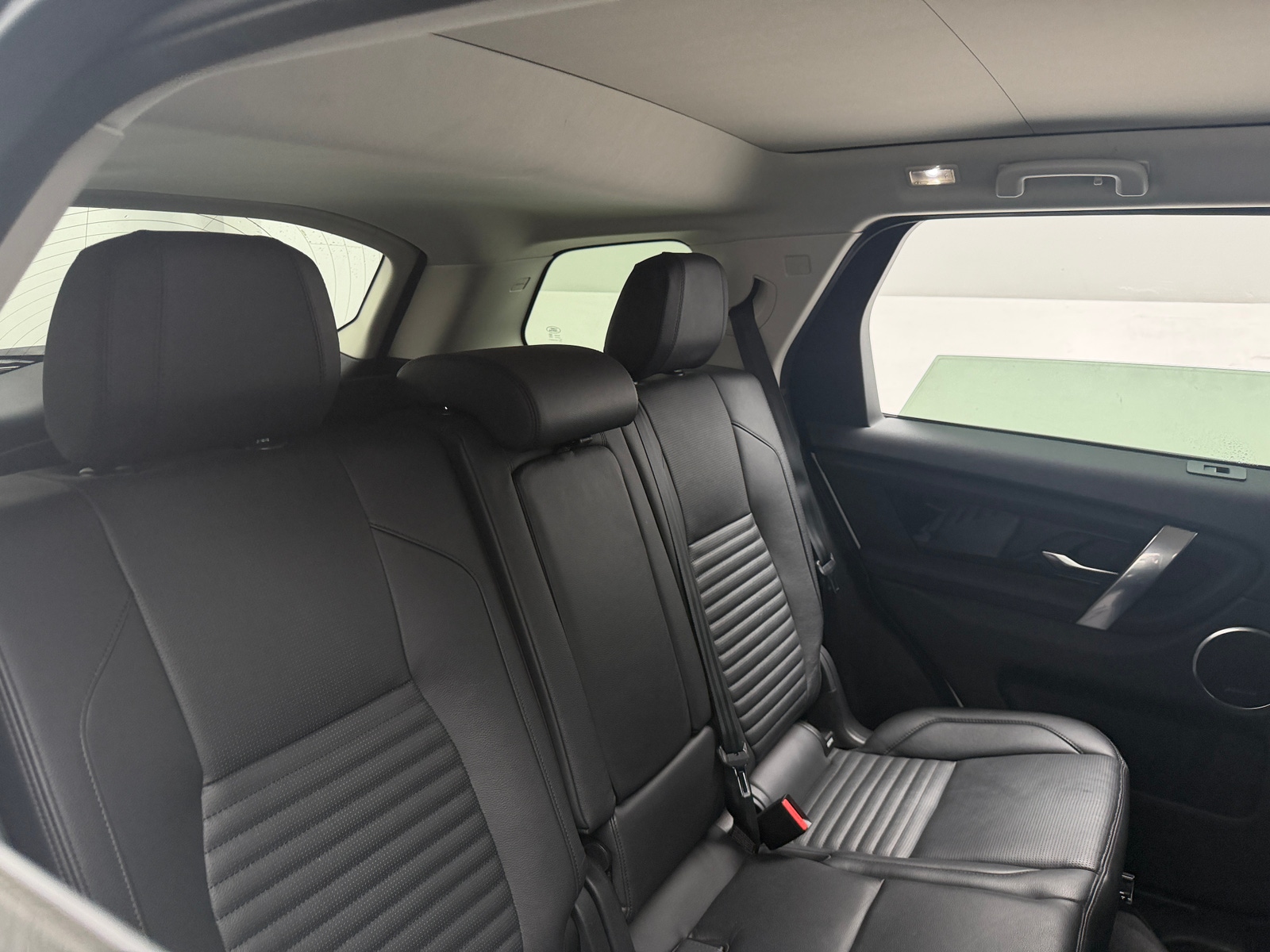 Thumbnail: 2022 Land Rover Discovery Sport - 5