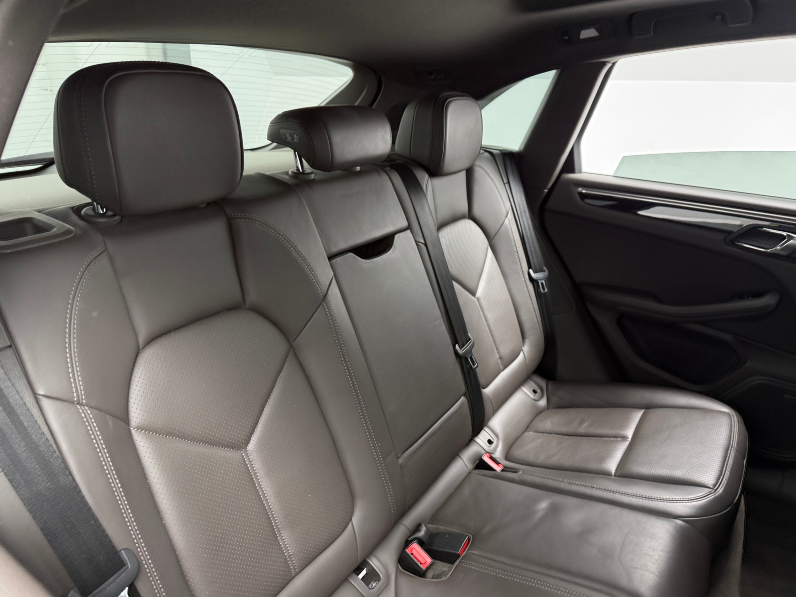 Thumbnail: 2016 Porsche Macan - 5