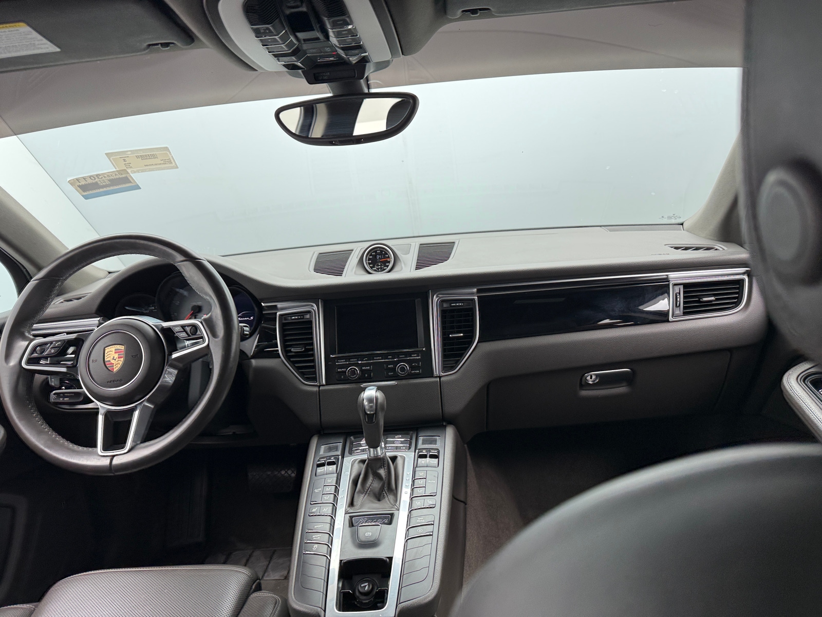 Thumbnail: 2016 Porsche Macan - 2