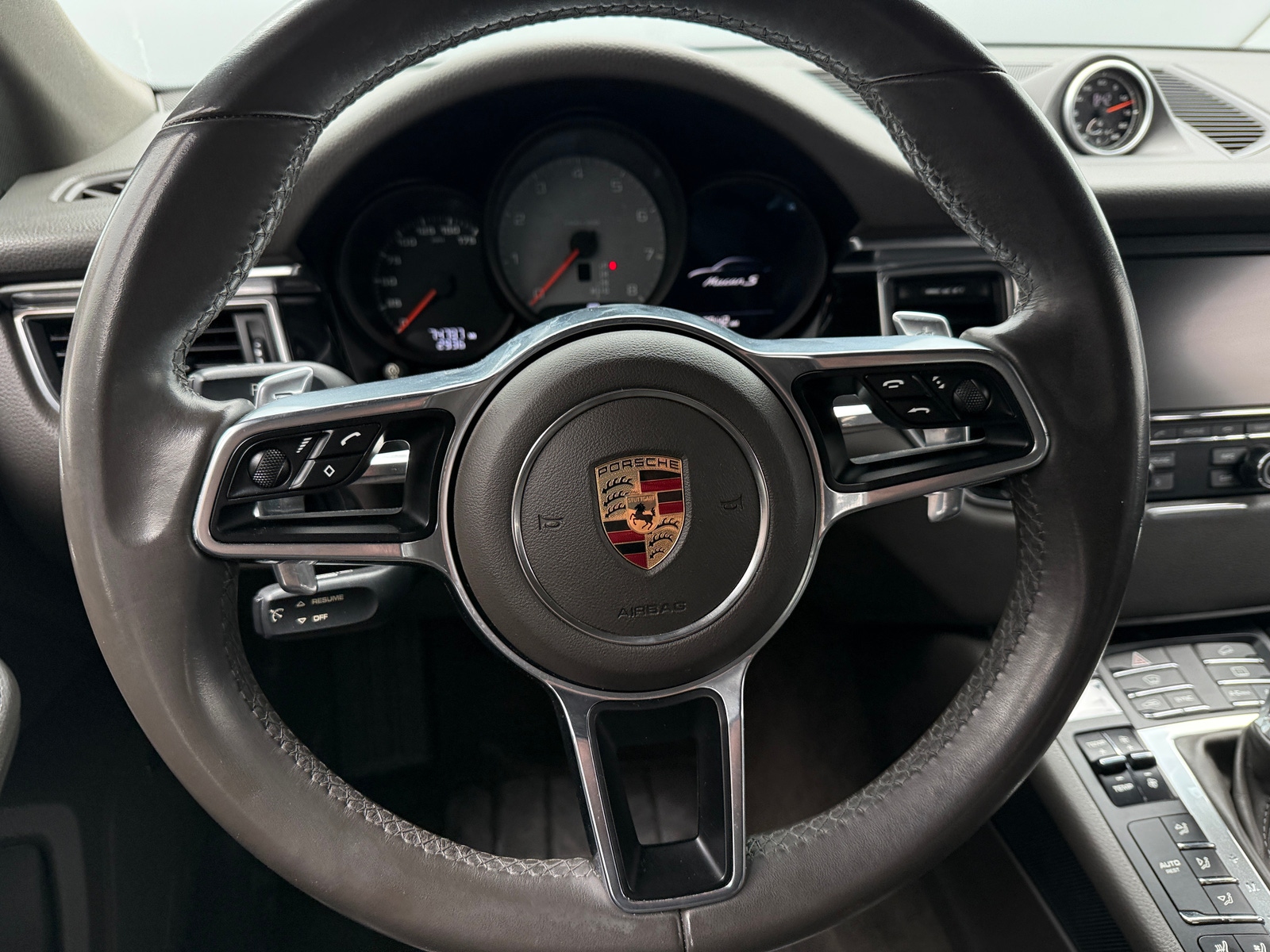 Thumbnail: 2016 Porsche Macan - 4