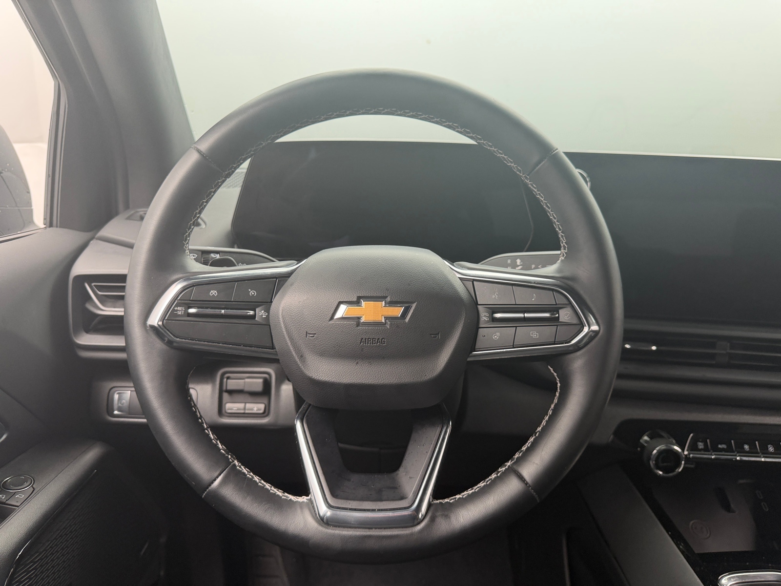 Thumbnail: 2025 Chevrolet Silverado EV - 4