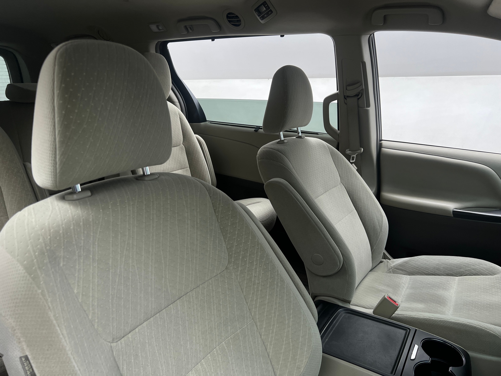 Thumbnail: 2017 Toyota Sienna - 2