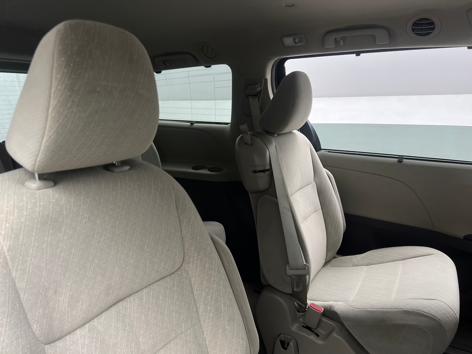 Thumbnail: 2017 Toyota Sienna - 6
