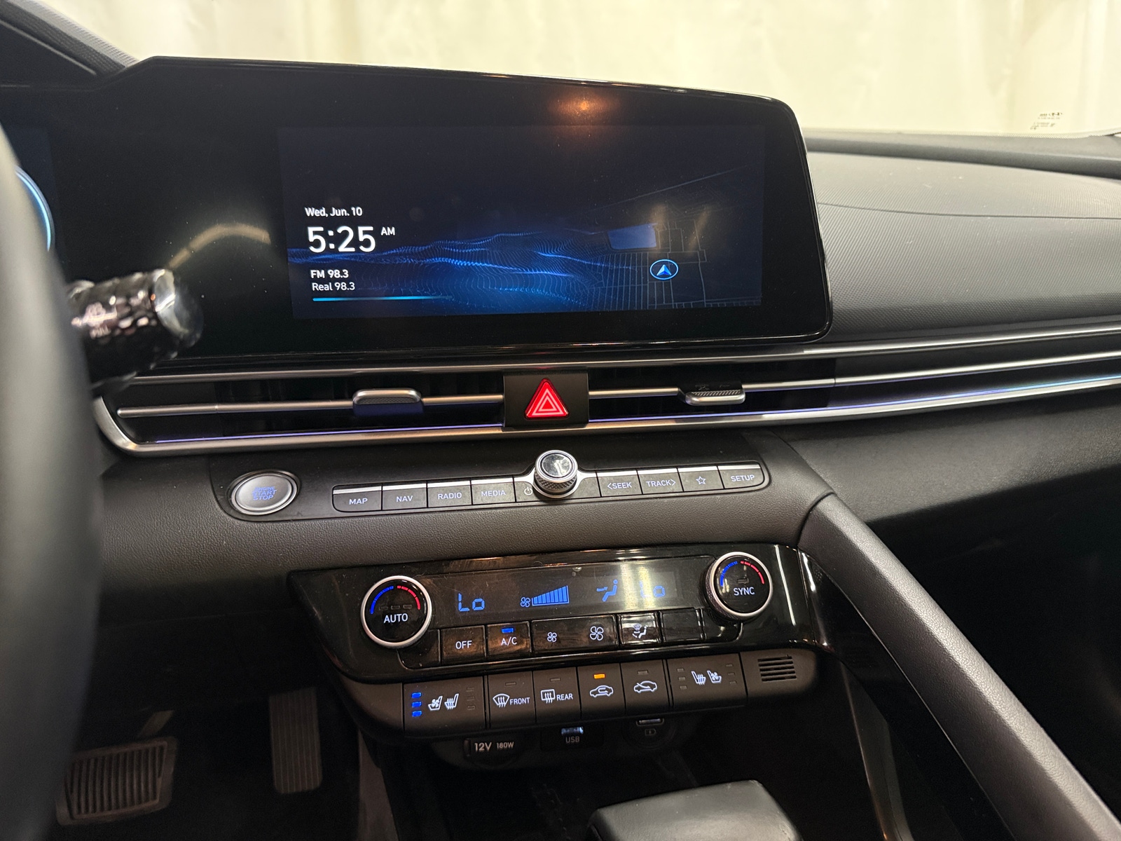 Thumbnail: 2023 Hyundai Elantra - 3