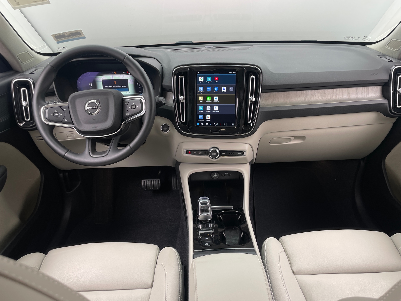 Thumbnail: 2025 Volvo XC40 - 2
