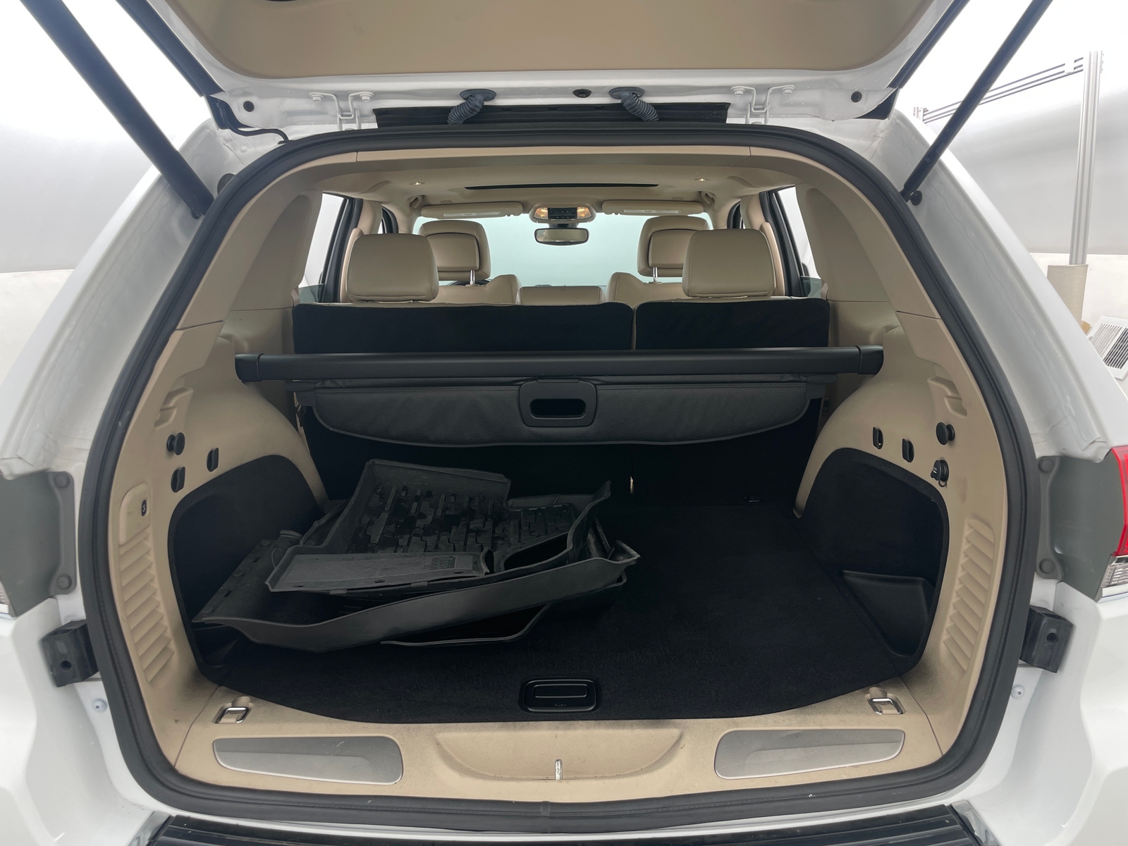 Thumbnail: 2018 Jeep Grand Cherokee - 6