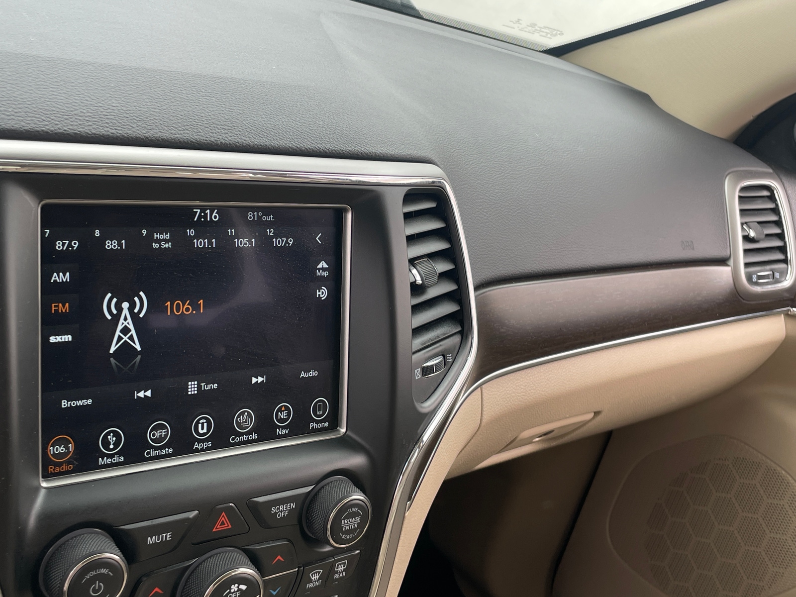Thumbnail: 2018 Jeep Grand Cherokee - 3