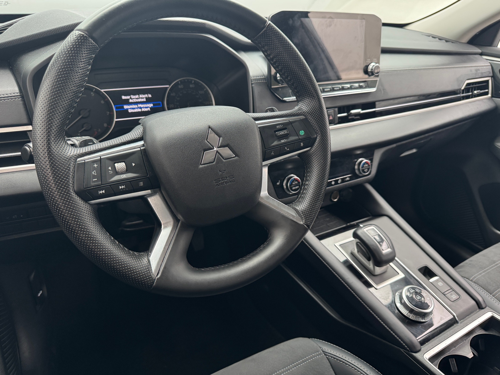 Thumbnail: 2024 Mitsubishi Outlander - 4