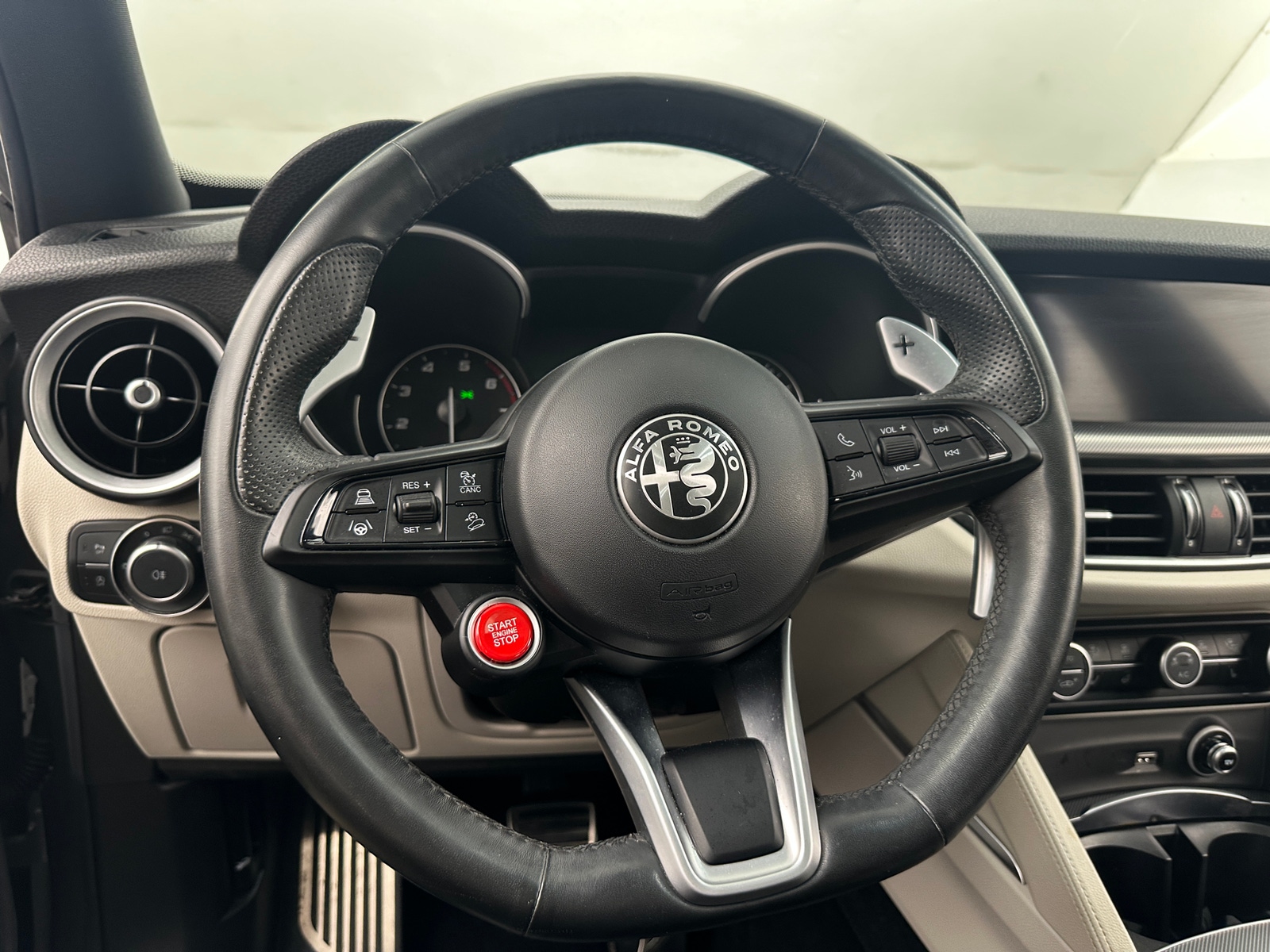 Thumbnail: 2021 Alfa Romeo Stelvio - 4