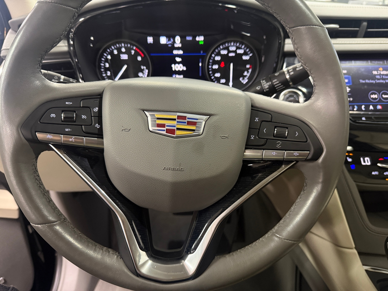 Thumbnail: 2025 Cadillac XT6 - 4